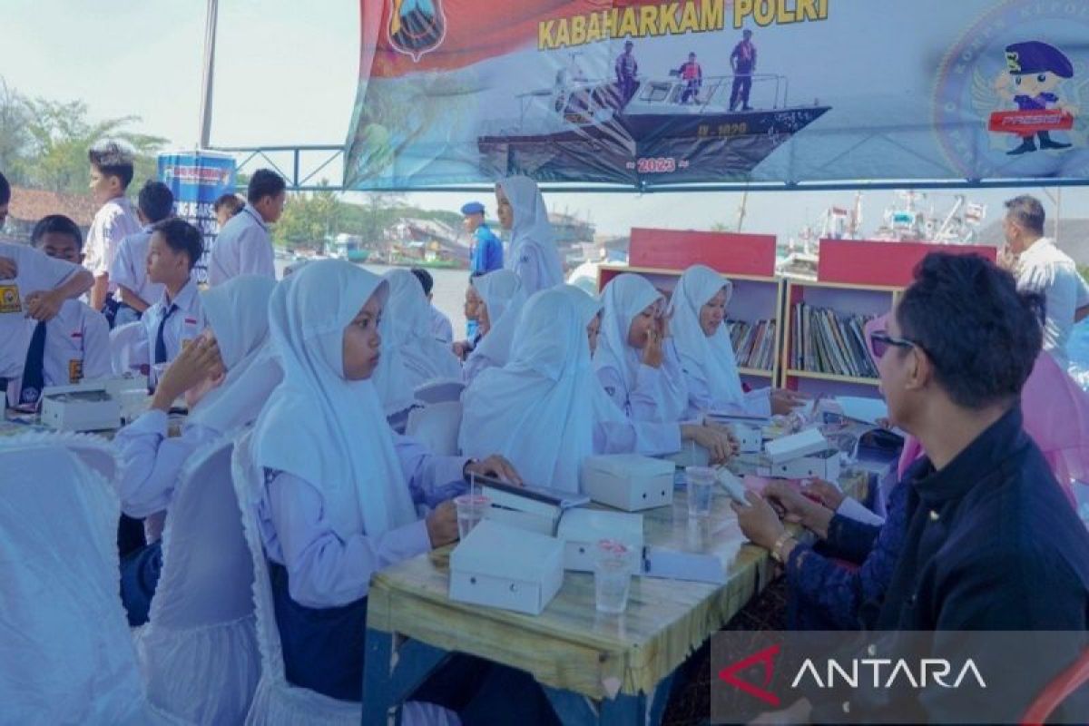 Polres Batang inisiasi layanan perpustakaan apung layani warga pesisir