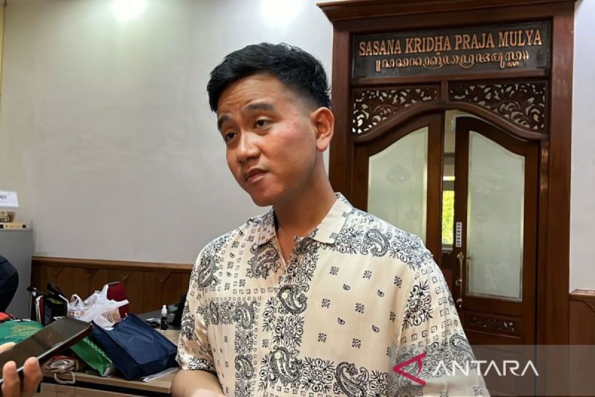 Wali Kota Gibran pastikan ikuti arahan partai terkait pilpres