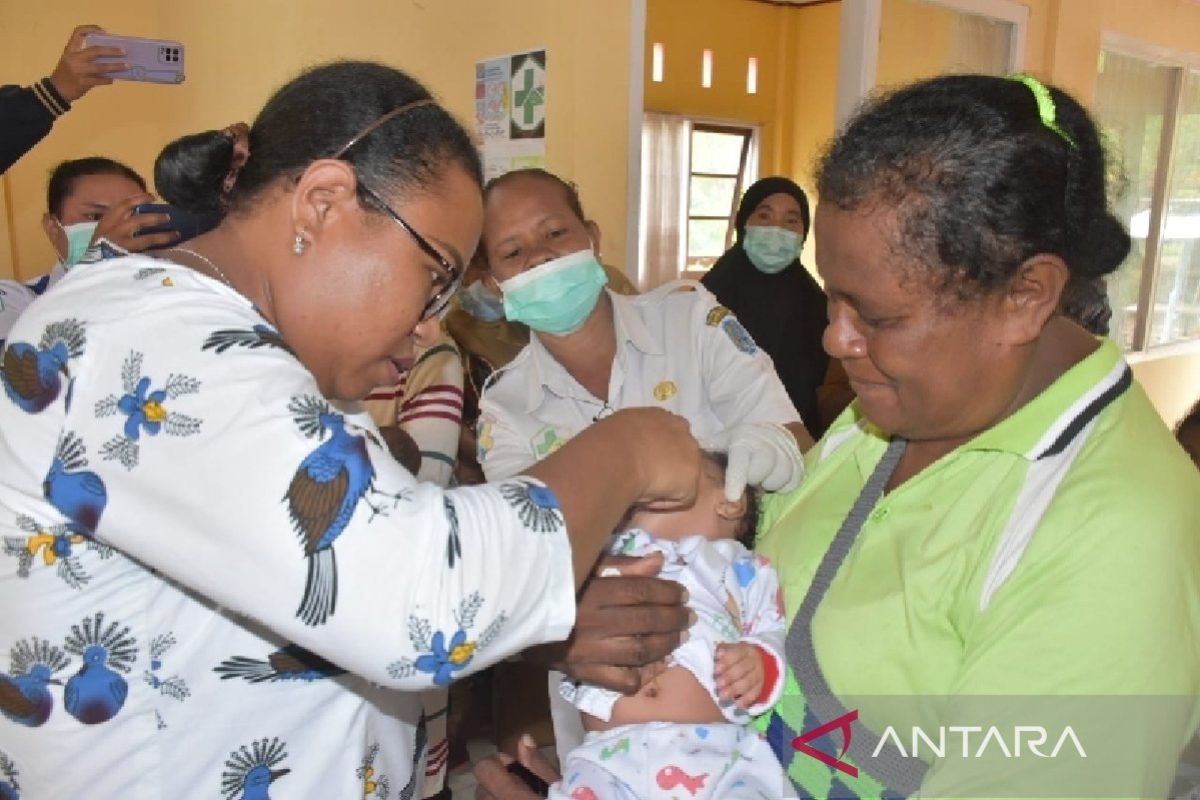 Dinkes Biak berikan vaksin PCV untuk 357 bayi mencegah Peunomia