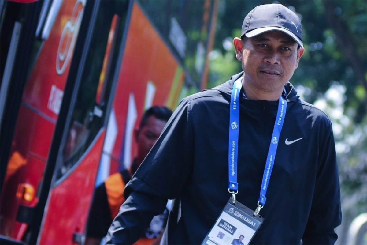 Arema berhentikan Joko Susilo