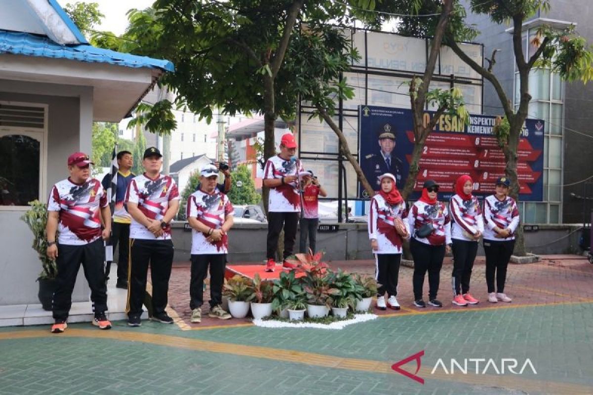 Memeriahkan hari lahir Kemenkumham HDKD ke-78 dengan jalan santai