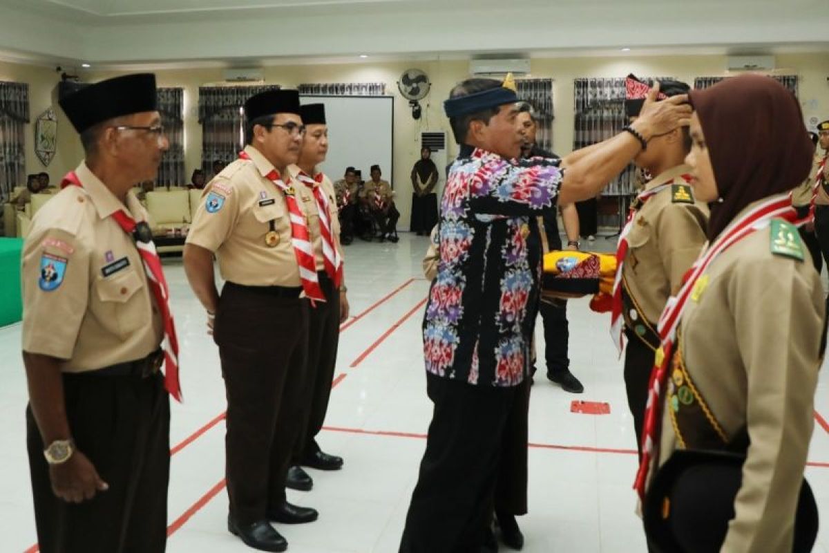 Gubernur Zainal Paliwang lepas kontingen Pramuka ke Rainas Cibubur