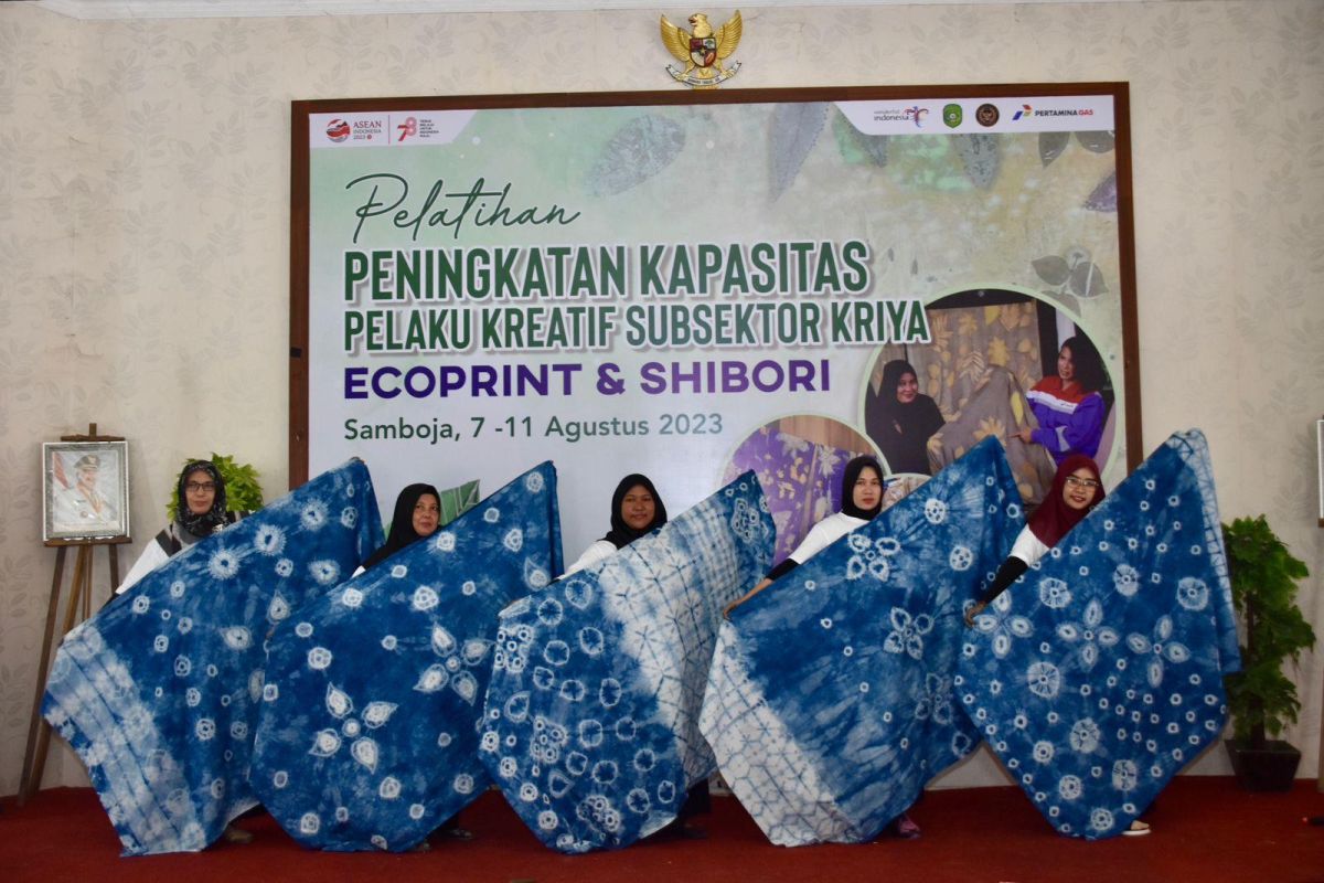 Pertagas gandeng Kemenparekraf gelar pelatihan batik ecoprint