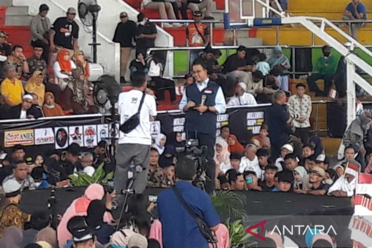 Anies Baswedan bertemu kaum milenial di Magelang