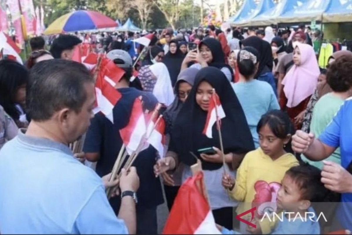 Kaltim bagikan 1.200 bendera merah putih ke masyarakat