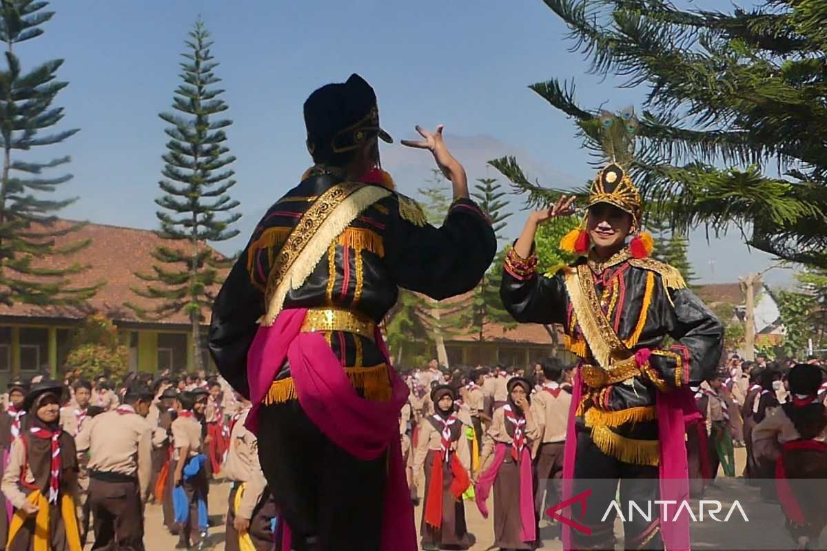 Meriahkan Hari Pramuka di Temanggung, siswa SMP tampilkan tarian bangilun