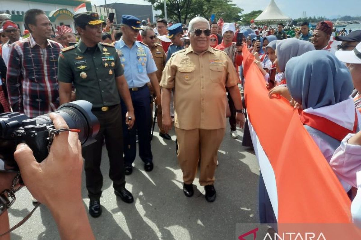 Gubernur apresiasiparade merah putih 17 Km libatkan ribuan siswa