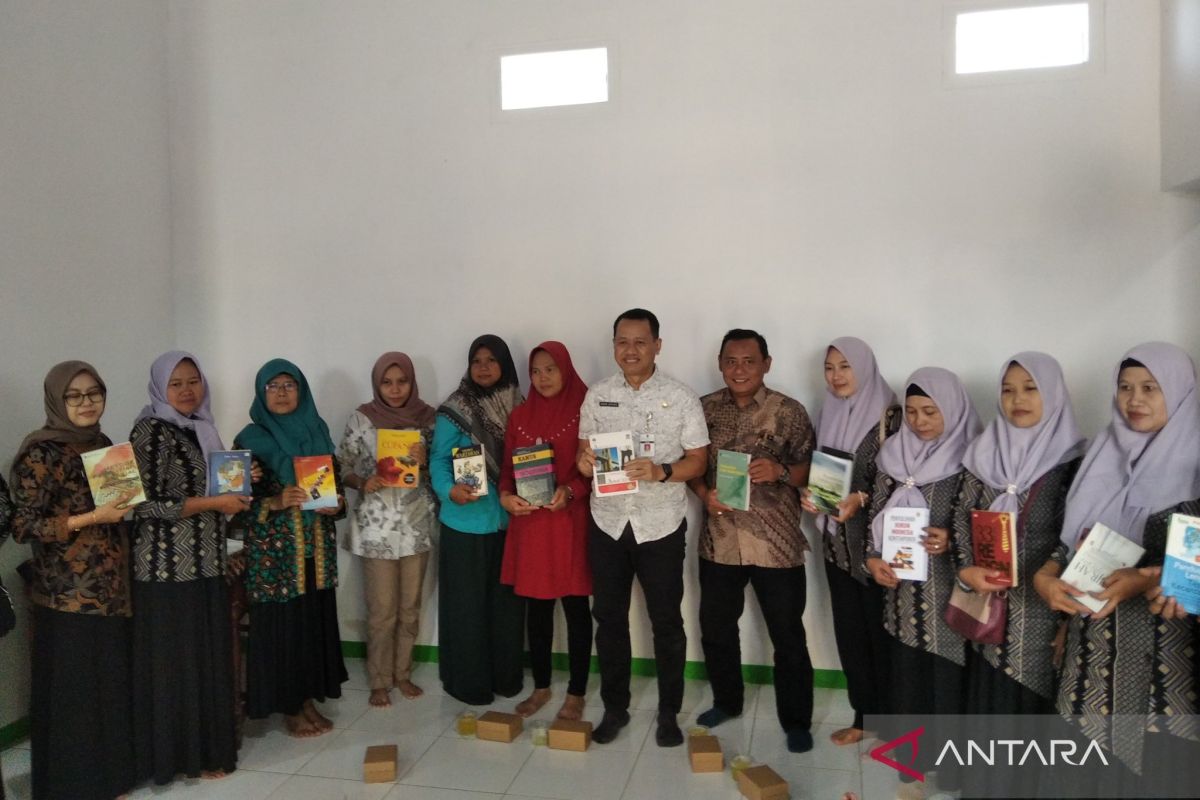 Pemkab  Kudus bantu penambahan koleksi buku perpustakaan desa