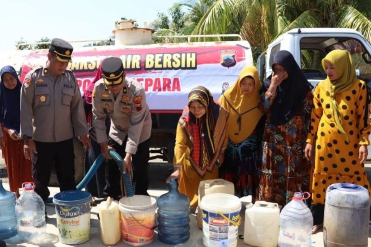 Polres Jepara pasok air bersih