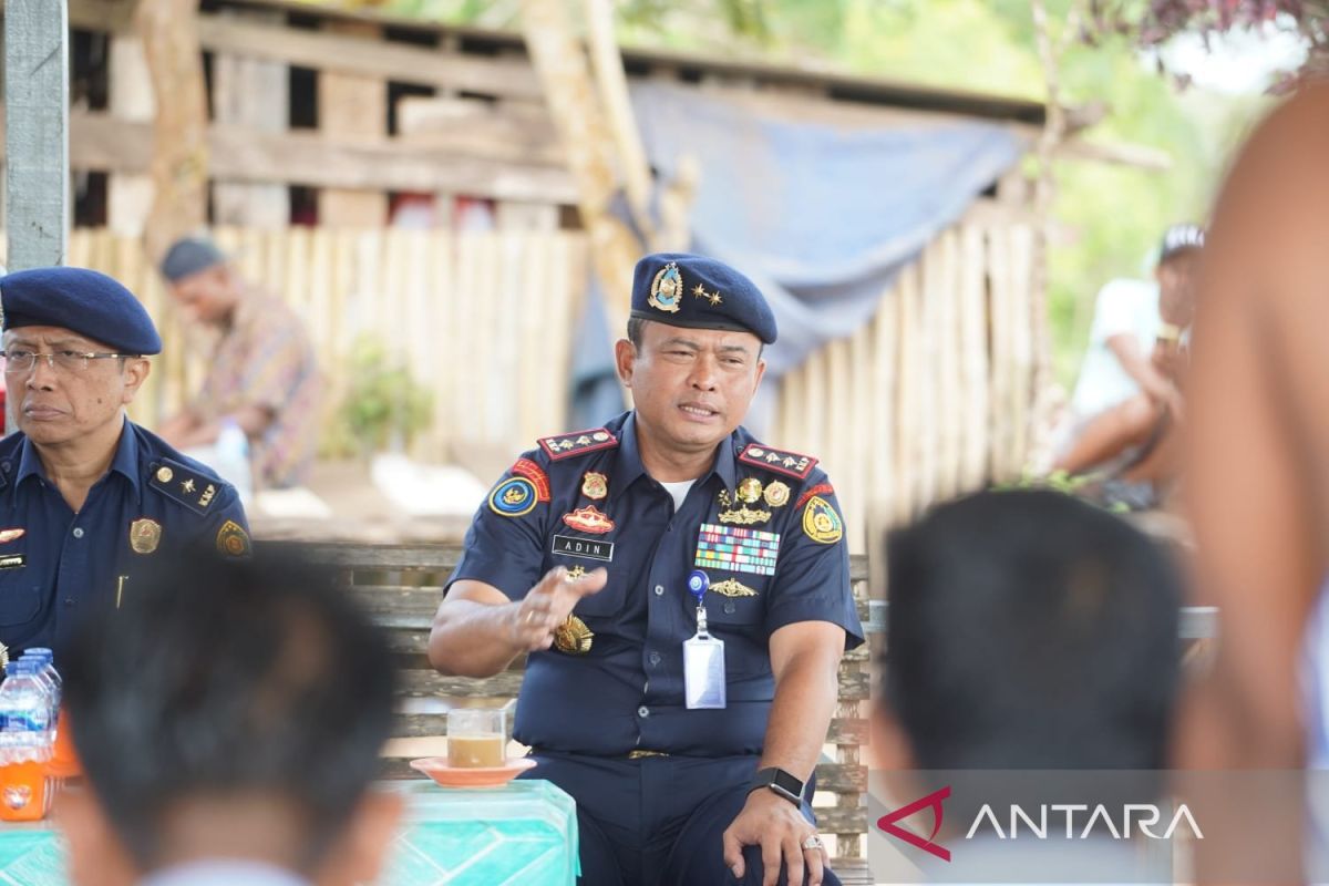 Dua kapal Malaysia cari ikan ilegal di Selat Malaka digiring ke Dumai