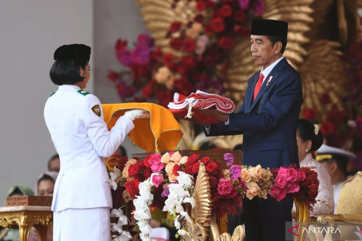 Upacara penurunan bendera di Istana Merdeka