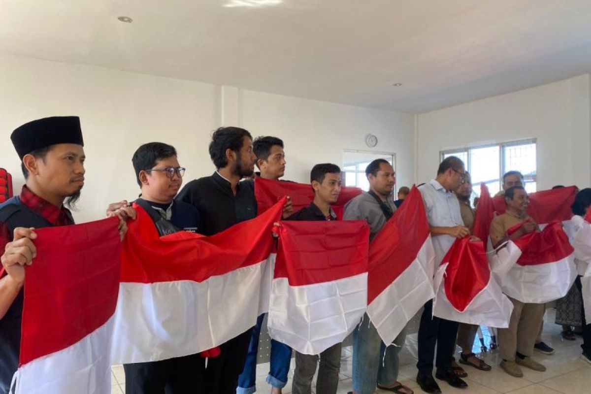 Eks napi terorisme sukseskan gerakan pembagian 10 juta benderadi Surabaya