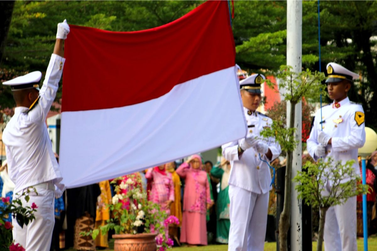 Upacara HUT RI, pegawai LLDIKTI Wilayah X gunakan beragam pakaian adat