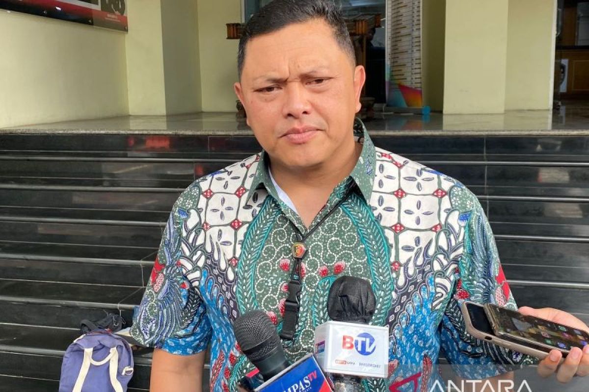 Tiga anggota polisi ditangkap karena diduga terkait terorisme