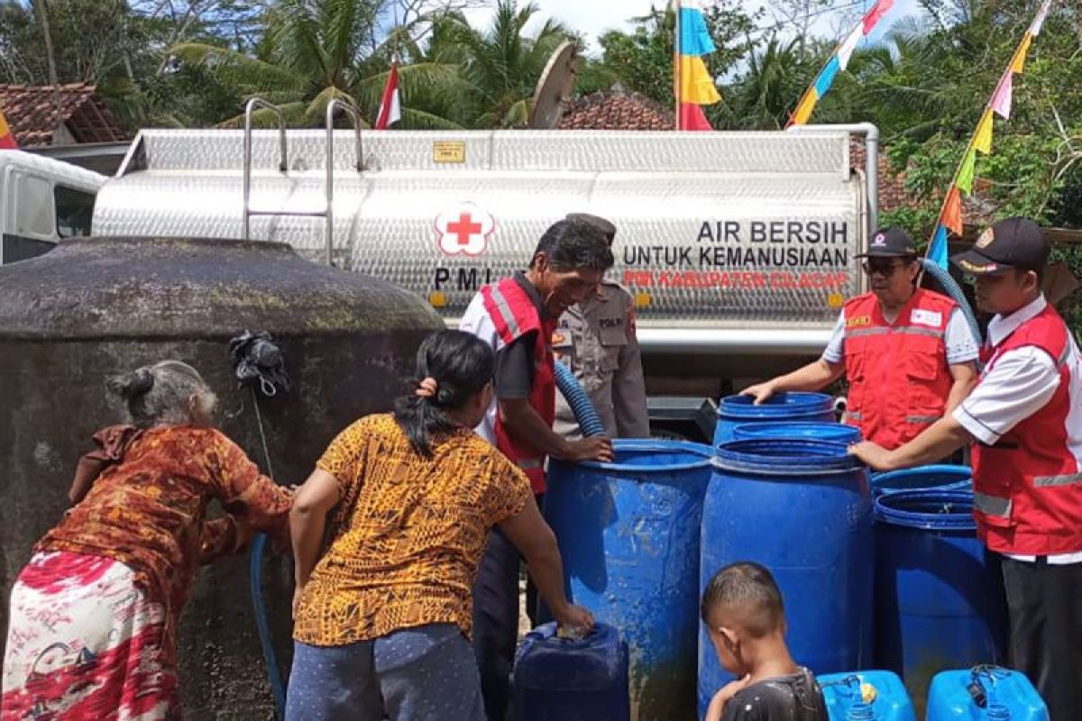 PMI  Kabupaten Cilacap kembali salurkan bantuan air bersih