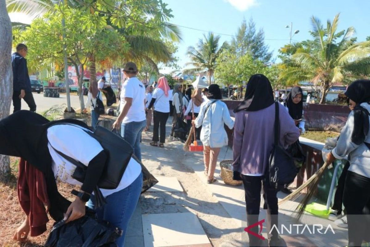 PNM Baubau gelar bersih-bersih di kawasan wisata Kotamara