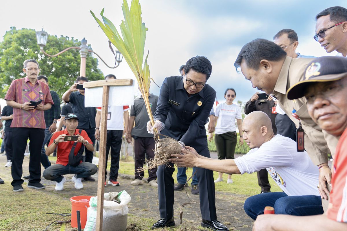 Kirab Pemilu di Kabupaten Badung ditutup dengan penanaman pohon