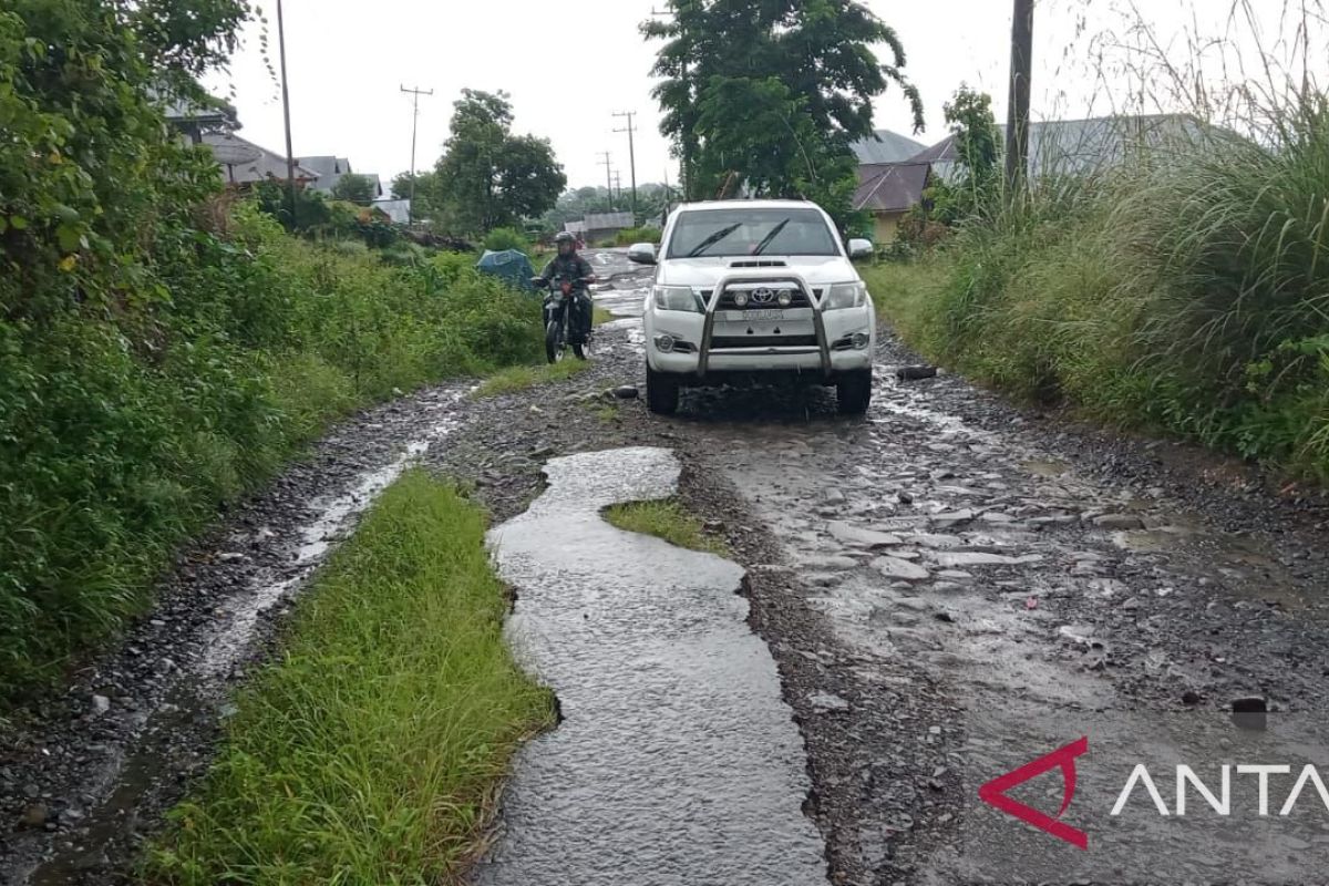 NTT government built 947.16 km of road in five years