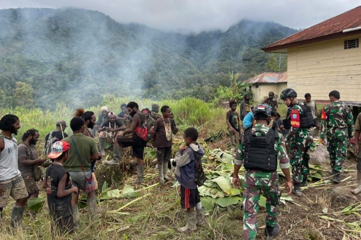 Syukuran HUT ke-78 RI  Satgas Yonif R 631/Atg  bakar baru di Jila