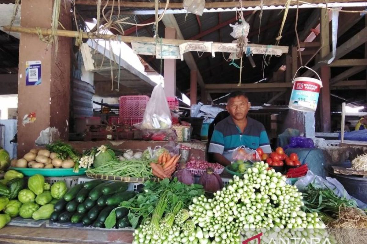 Harga kebutuhan pokok di Kota Kupang relatif alami penurunan