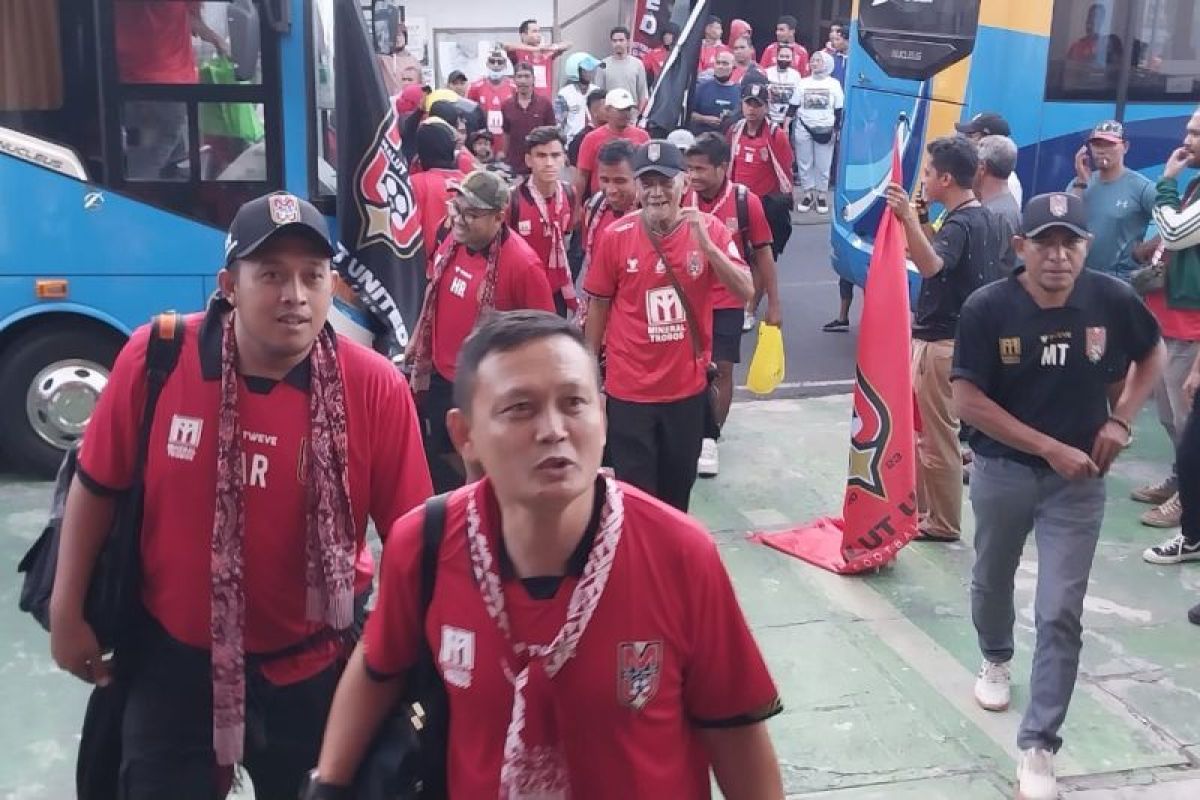 Manajemen Malut United berangkatkan orang tua pemain ke Tanah Suci