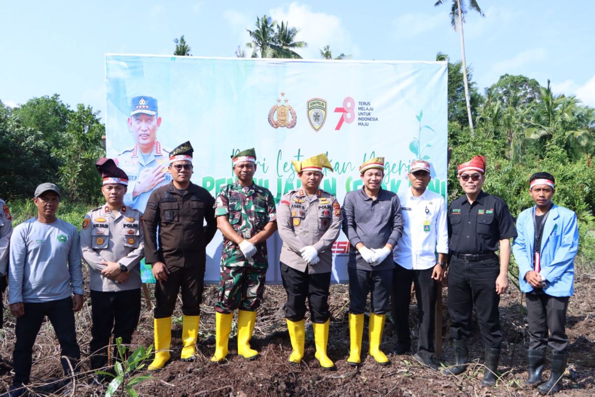 Indra Gunawan apresiasi penanaman pohon yang digelar Polres Siak