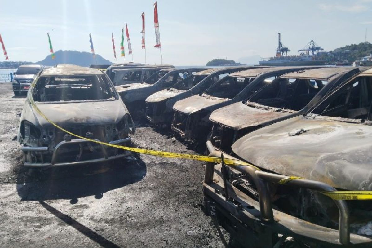 Polresta Jayapura Kota lidik terbakarnya 12 unit kendaraan DPRD Papua