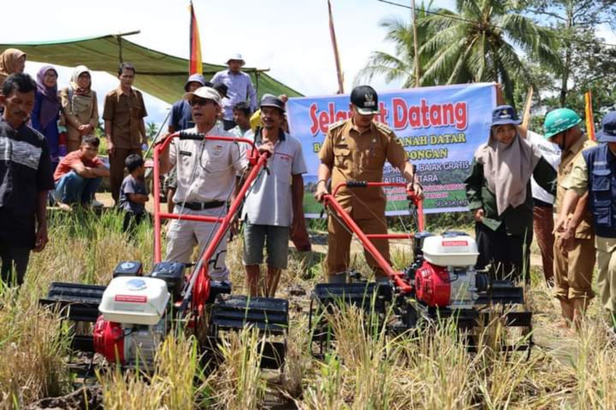 4392 warga Tanah Datar ajukan permohonan layanan bajak sawah gratis