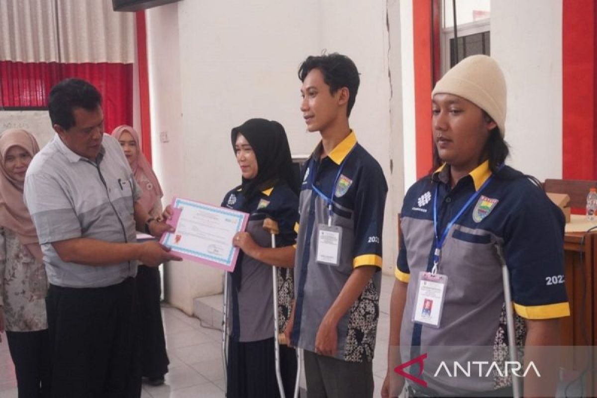 Pemkab  Batang berikan sertifikasi pelatihan komputer disabilitas