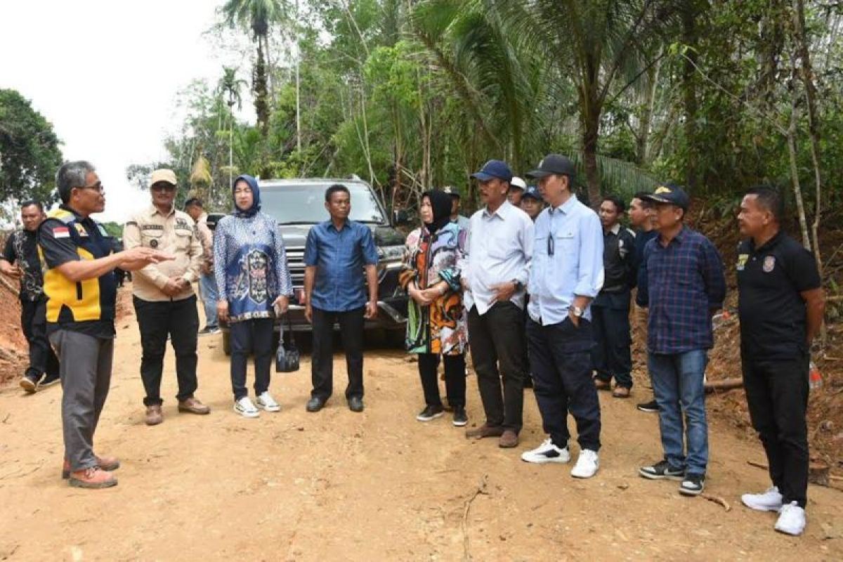 Pemkab tuntaskan pembangunan jalan Batu Raya ke Montallat