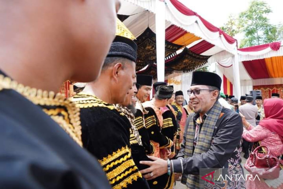 Bupati harapkan penghulu dukung pemerintah lestarikan adat dan budaya