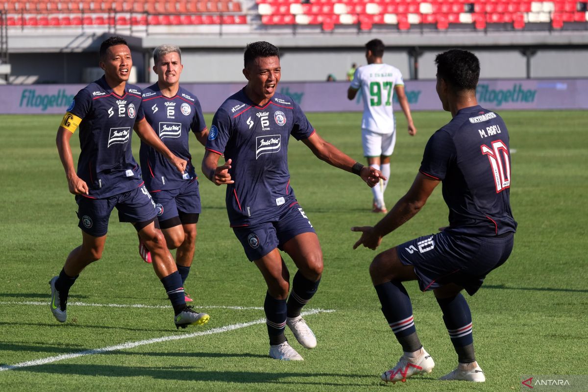 Arema FC pukul Barito Putera dengan skor 3-1