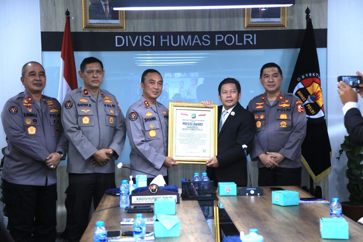 Divhumas Polri raih Presisi Award atas prestasi strategi komunikasi publik