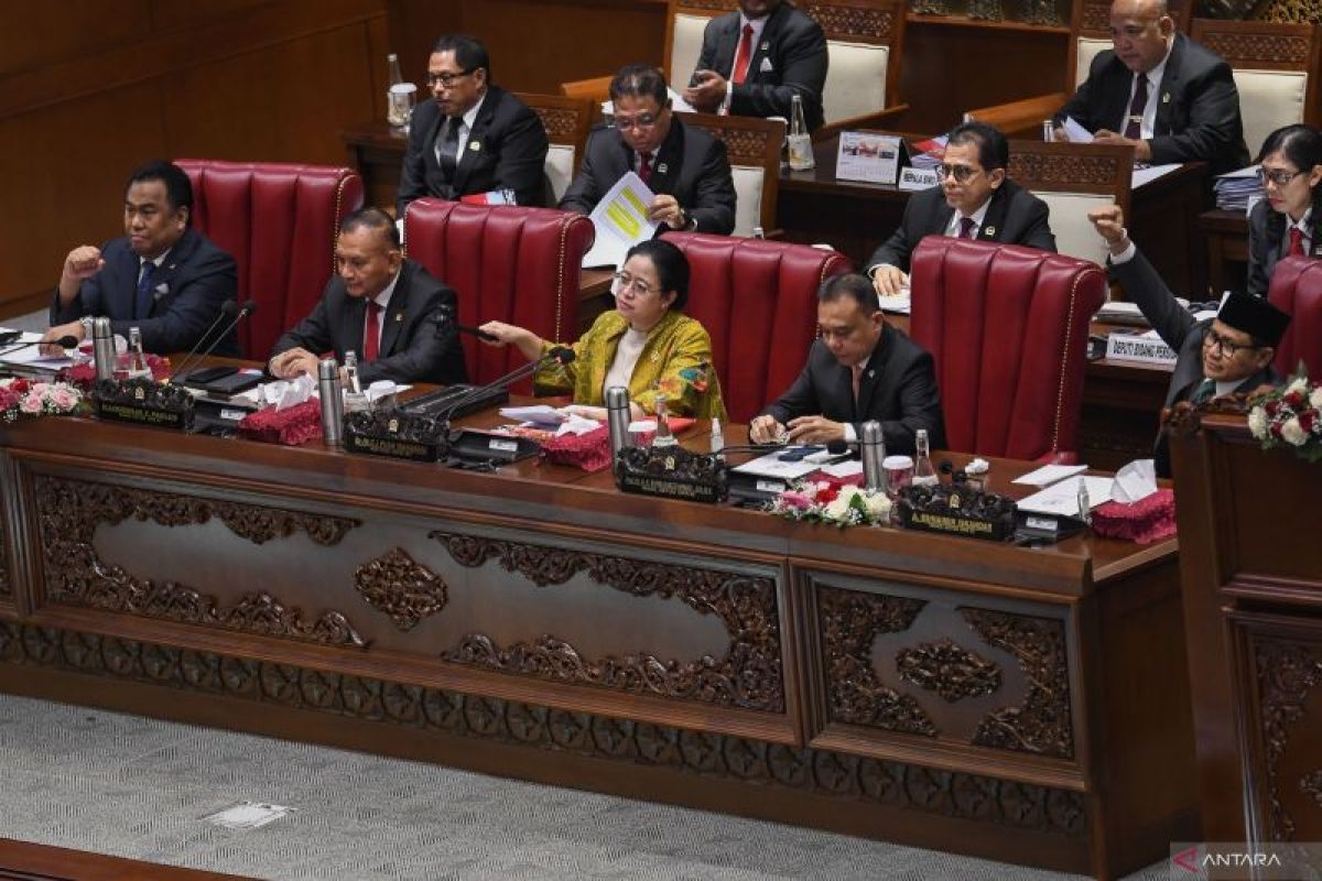 Puan minta kehadiran anggota DPR dalam rapat harus ditingkatkan