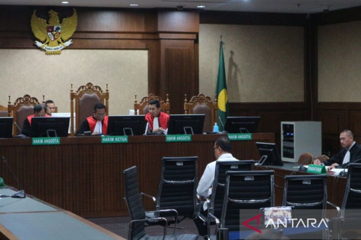 KPK dakwa mantan pejabat pajak Rafael Alun terima gratifikasi Rp16,6 miliar