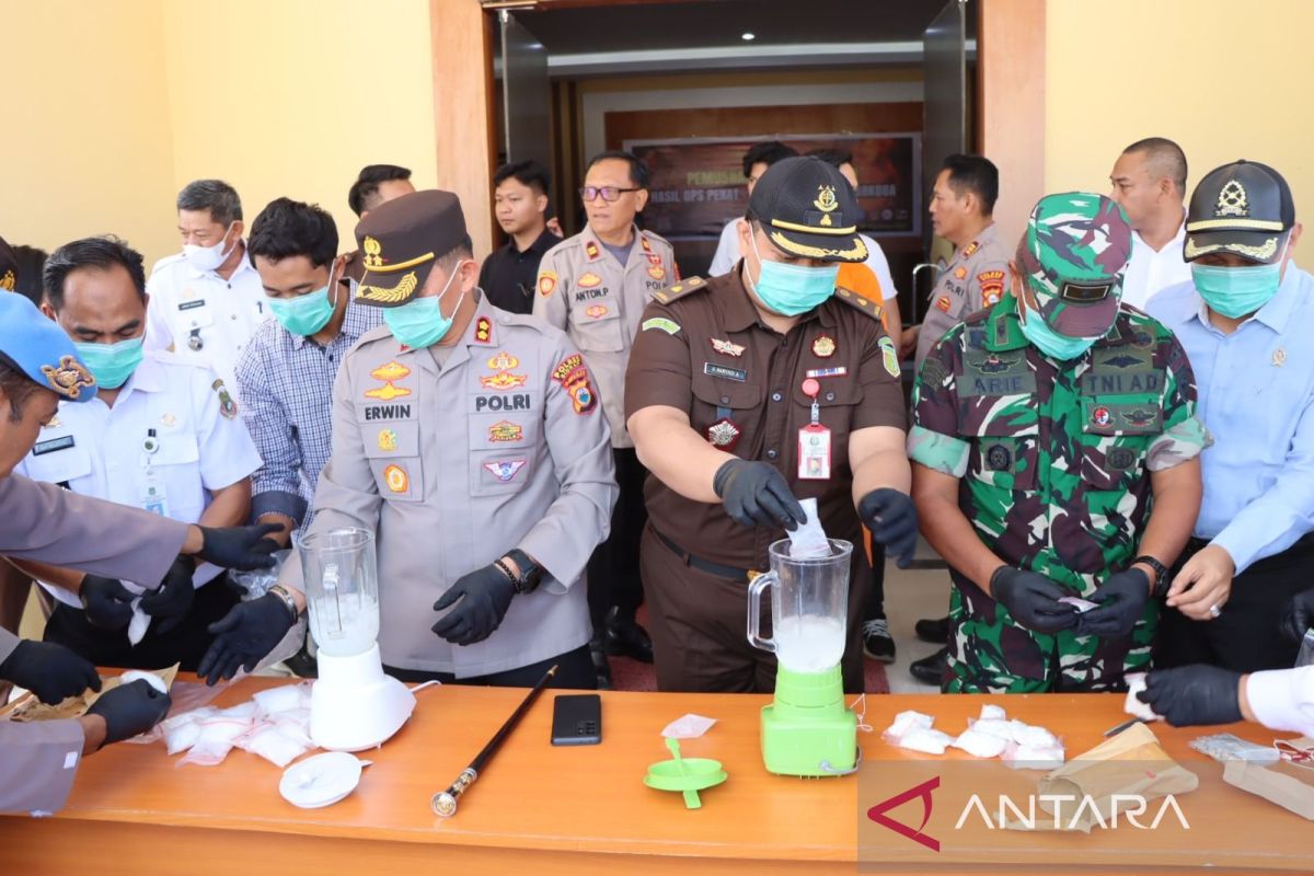 Polres Sidrap musnahkan 1.050 botol minuman keras hasil Operasi Pekat Lipu 2023