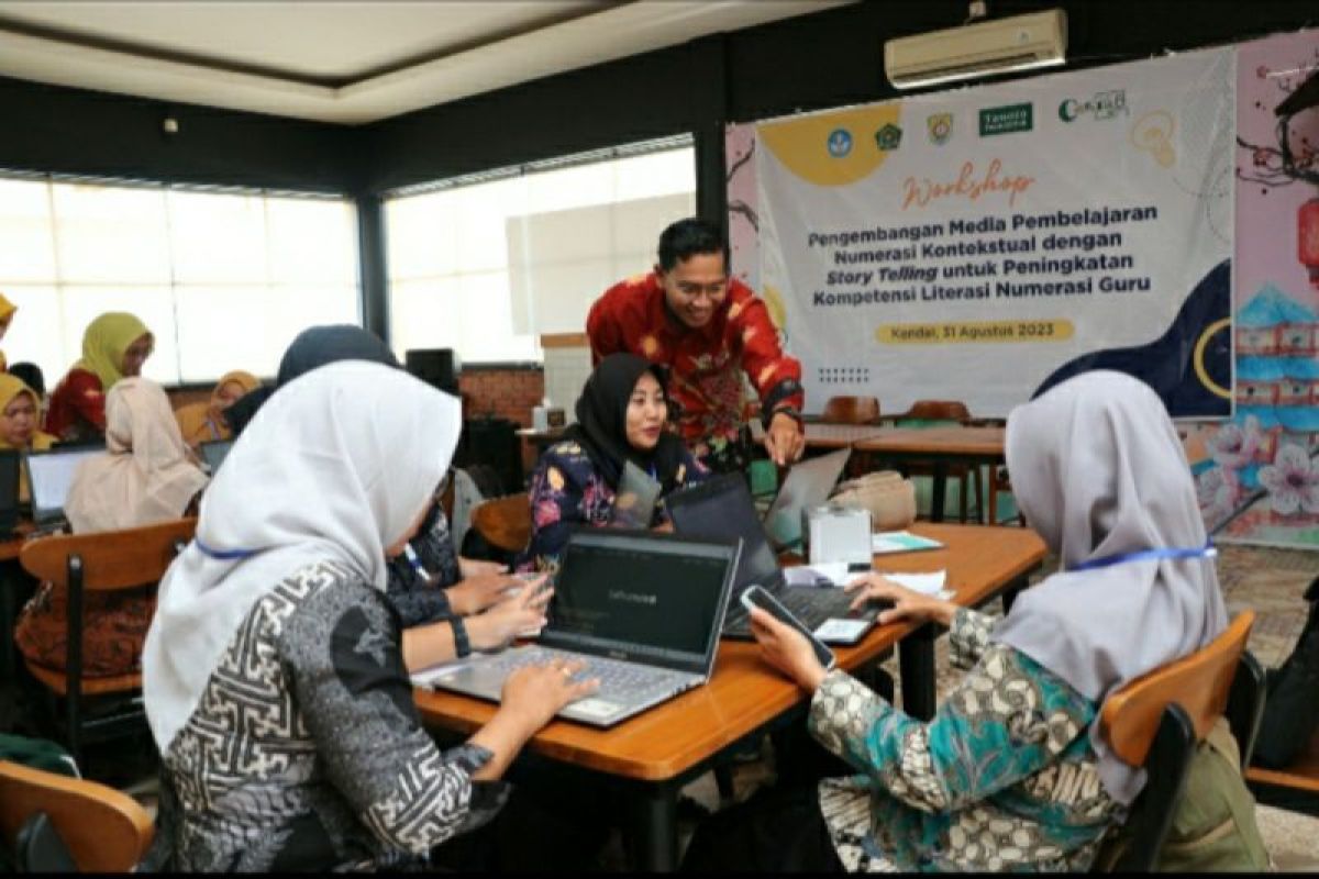 Pelatihan pembuatan "story telling" berbasis AI guna meningkatkan capaian numerasi