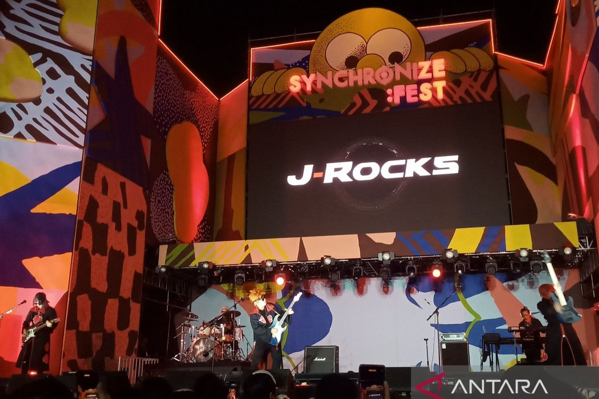 J-Rocks kenakan "cosplay" Naruto di panggung Synchronize Fest 2023