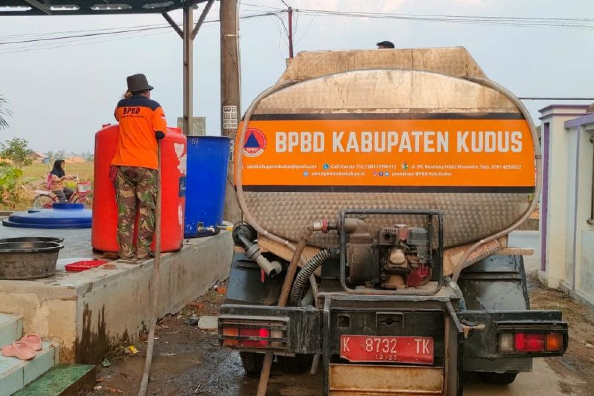 BPBD Kudus mulai droping air bersih untuk desa terdampak  kekeringan