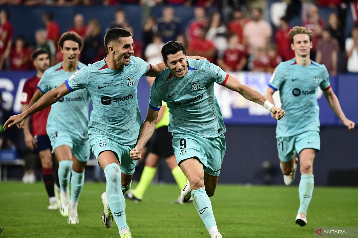 Barcelona rebut puncak klasemen dari Real Madrid usai pesta gol 5-0
