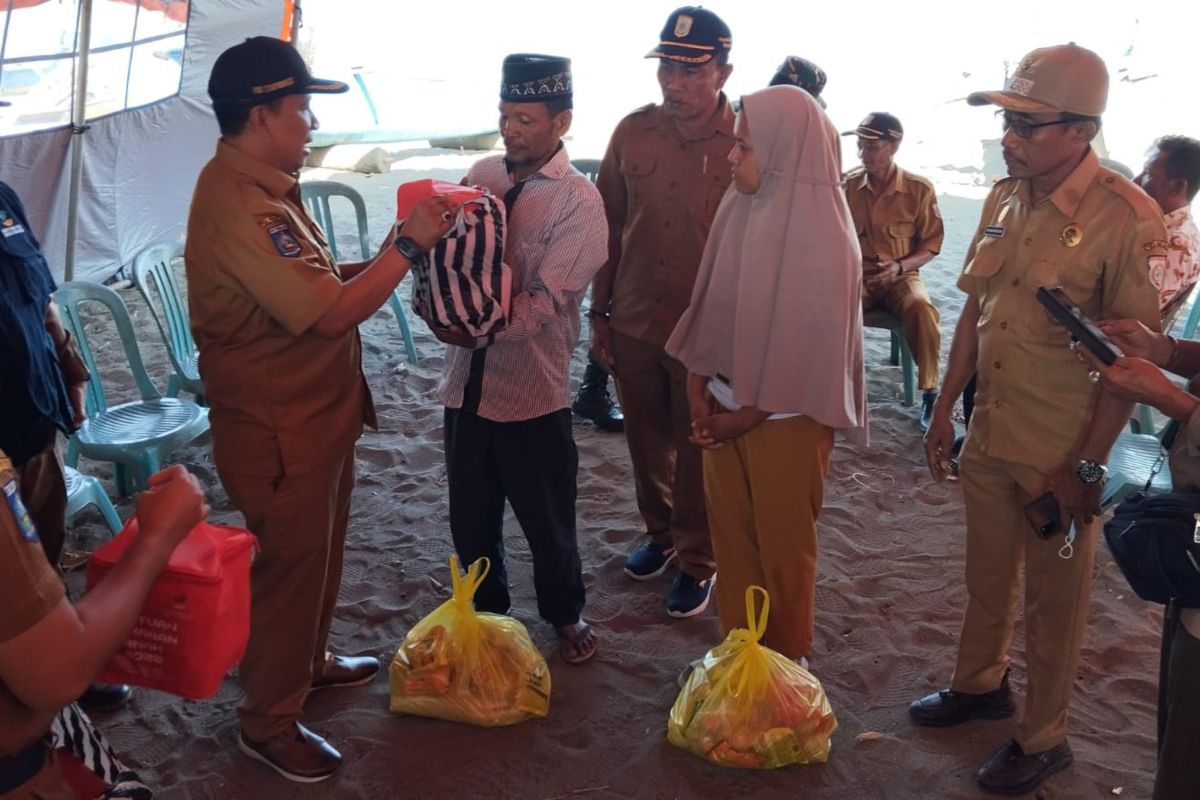 Wabup Sumbawa Barat mengunjungi keluarga nelayan hilang saat melaut