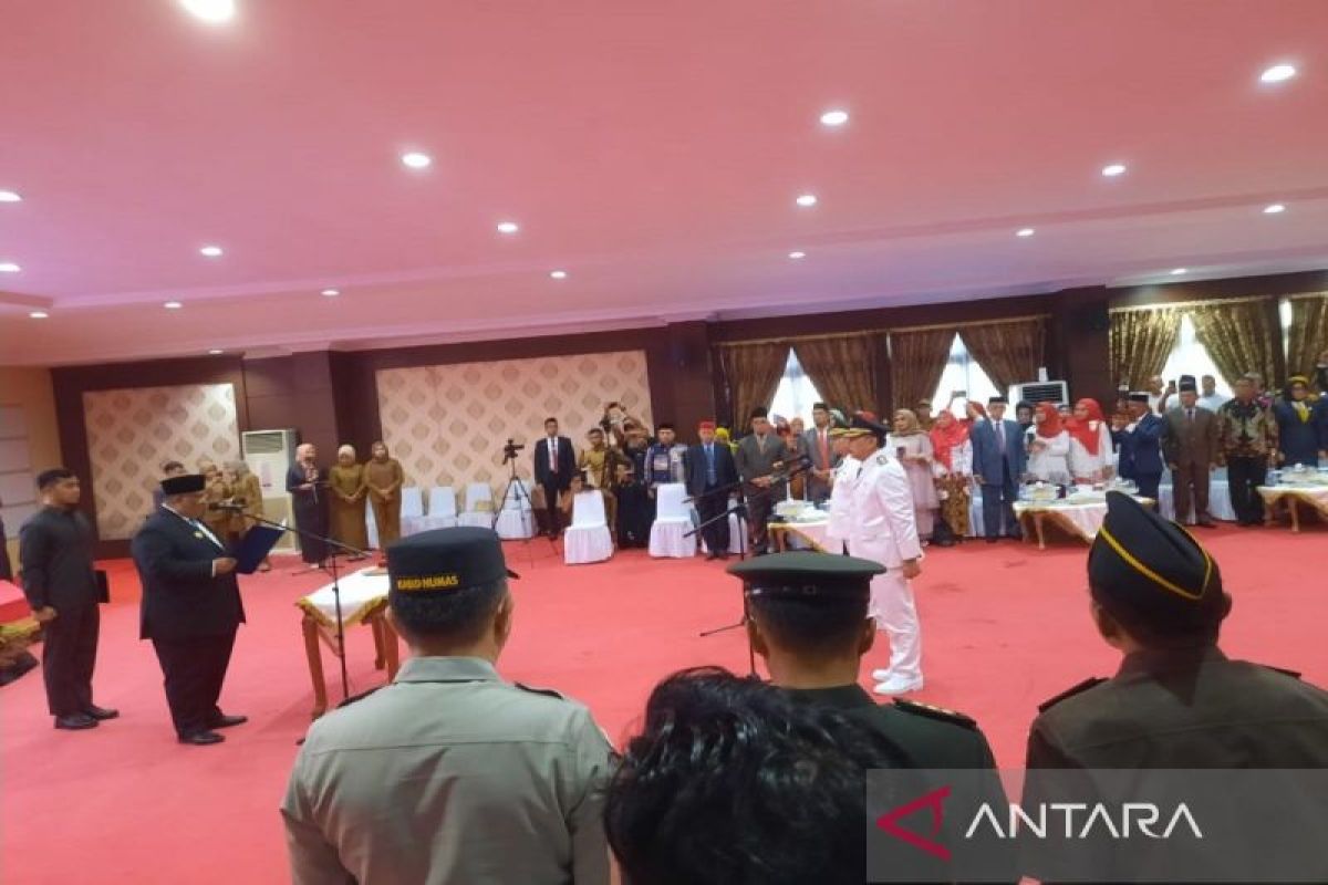 Gubernur Sultra minta dua penjabat bupati jaga netralitas pada Pemilu 2024