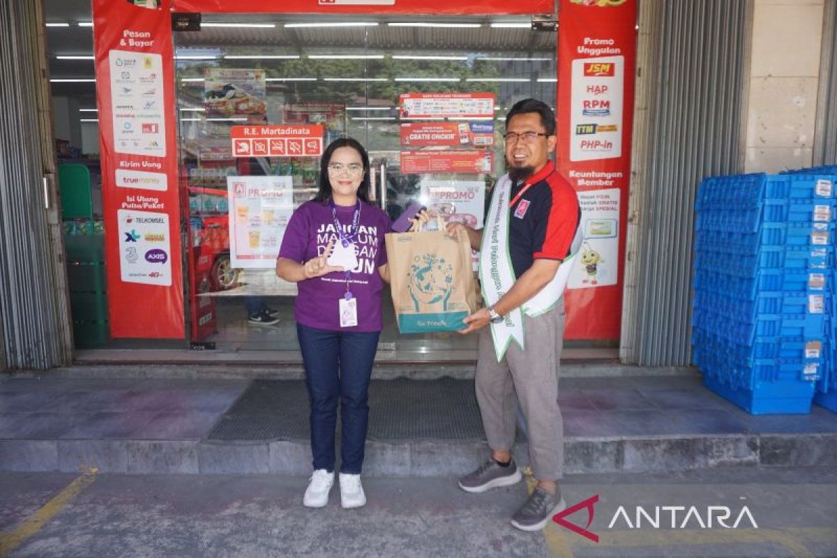 Branch Manager Alfamidi sapa langsung konsumen di Hari Pelanggan Nasional