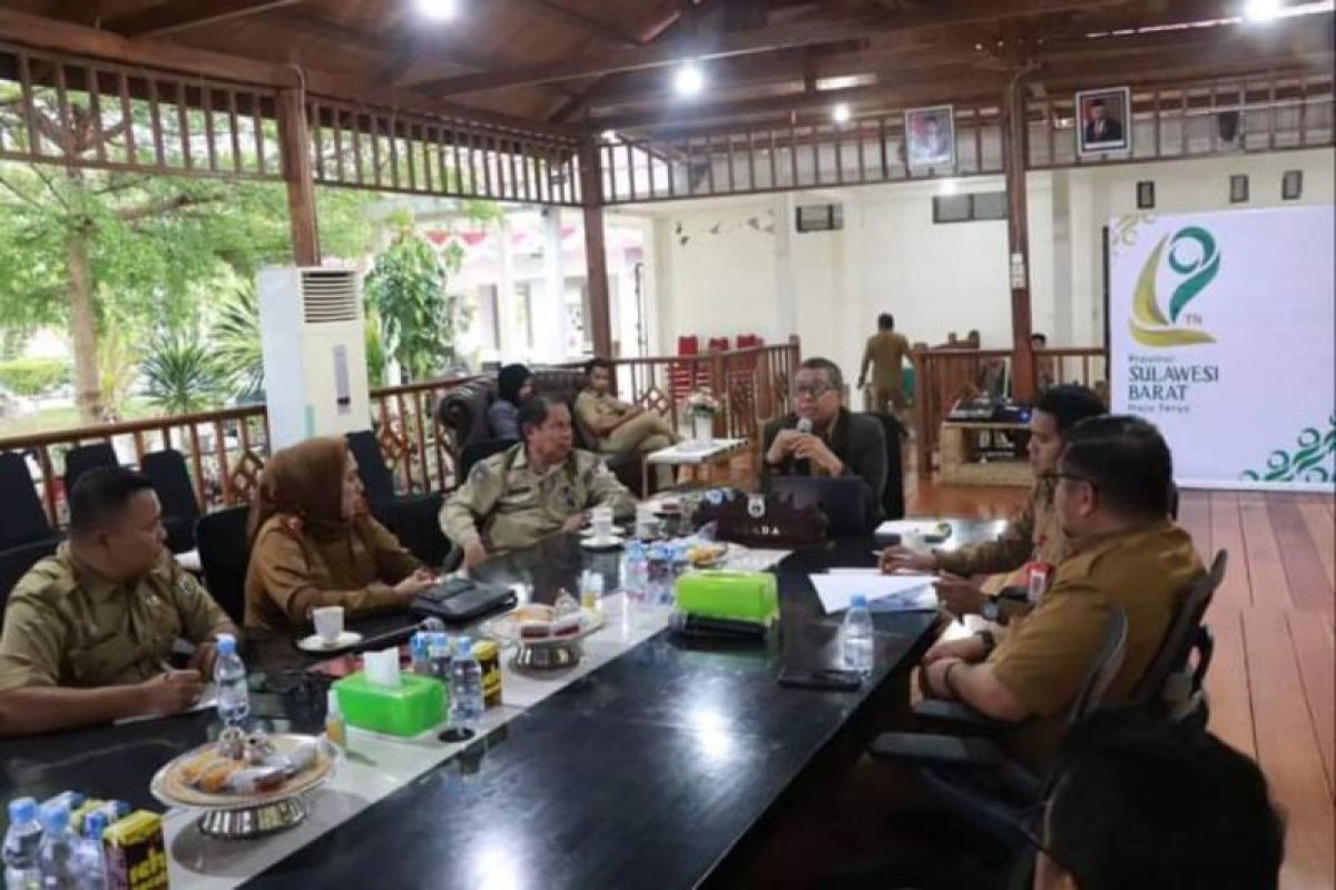 Lomba perahu tradisional "Sandeq" meriahkan HUT ke-19 Sulbar