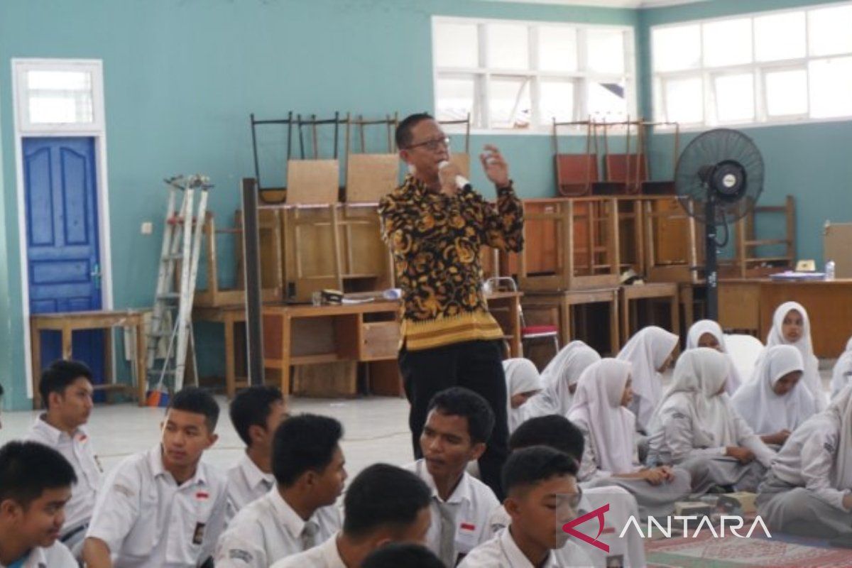 Bawaslu ajak siswa SMA Pekanbaru ikut awasi Pemilu 2024