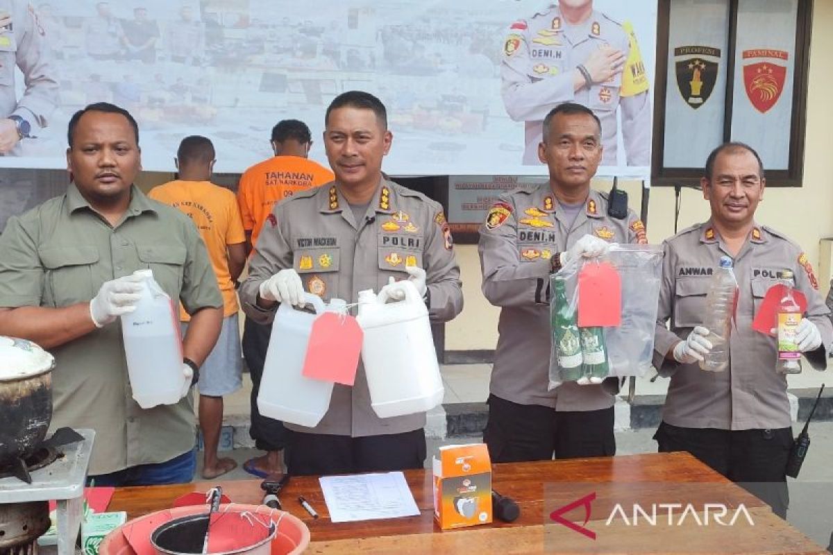 Polresta Jayapura tetapkan 3 tersangka miras oplosan tewaskan empat orang