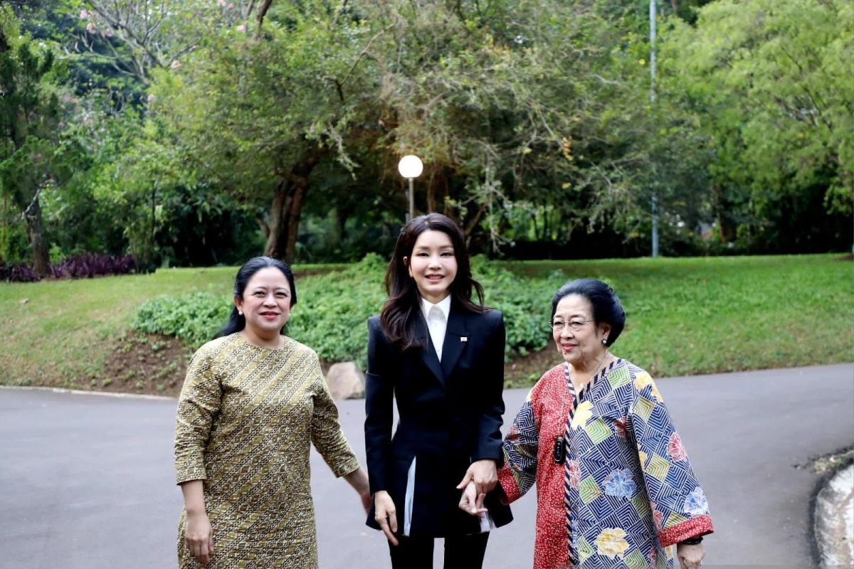 Puan Maharani mengajak Ibu Negara Korsel tinjau flora-fauna di Istana Batu Tulis