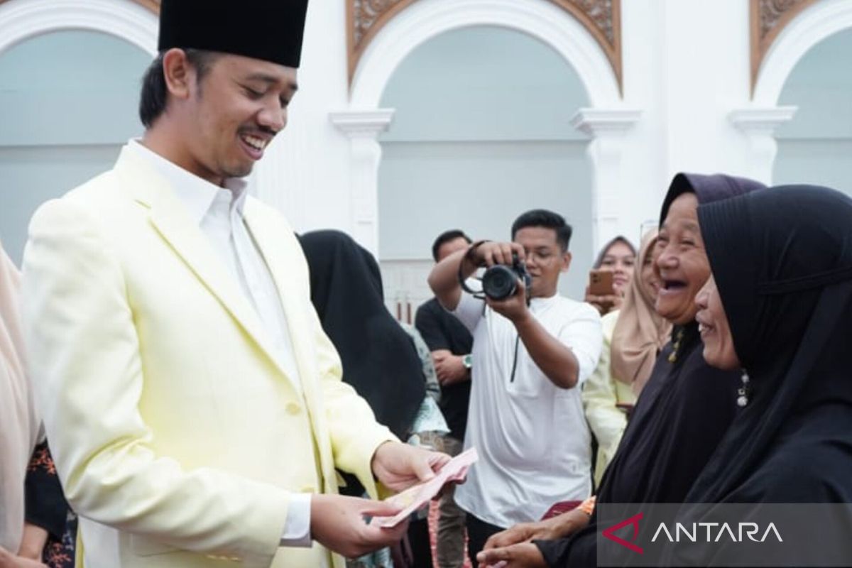 Pemkot Bukittinggi salurkan bansos dorong peningkatan ekonomi masyarakat