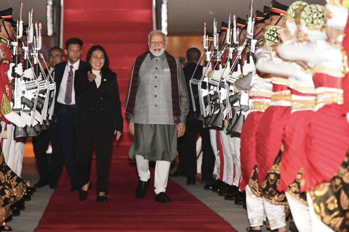 PM Narendra Modi tiba di Indonesia hadiri KTT ke-20 ASEAN-India