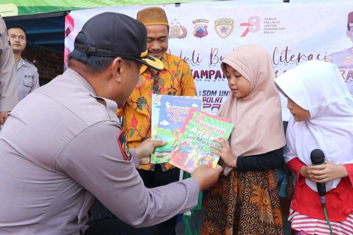 Polres Temanggung beri bantuan 1.325 buku ke TK dan  PAUD